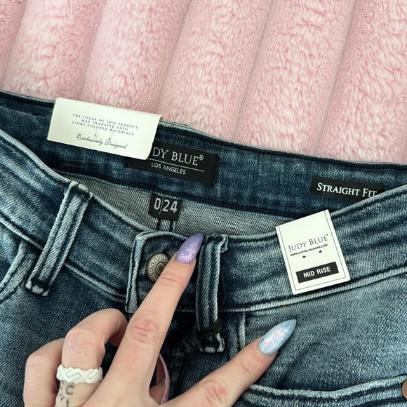 Judy Blue Distressed Blue Jeans - Picture 3 of 6